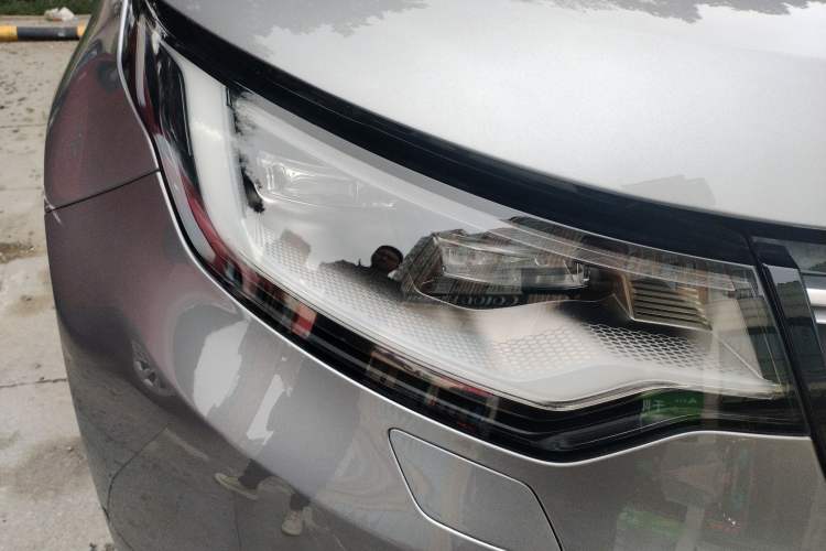 Used Land Rover Discovery 2024 360 PS S Right Front Headlight