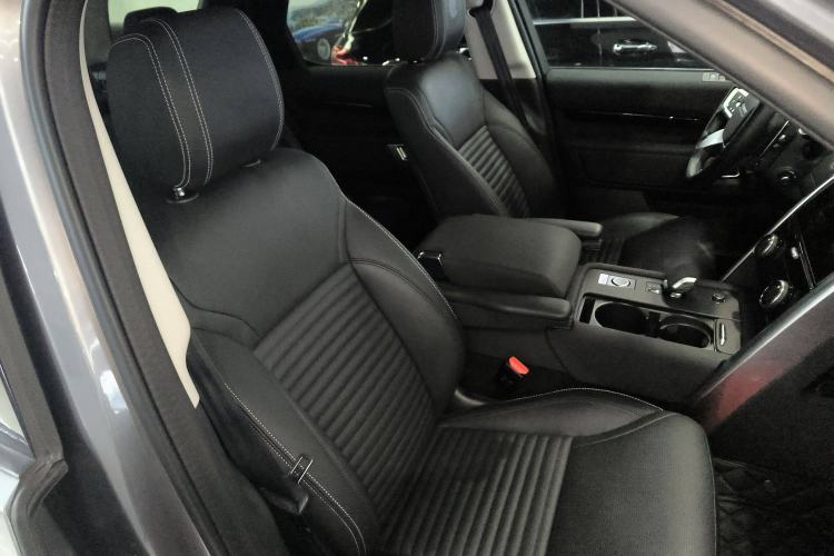 Used Land Rover Discovery 2024 360 PS S Right Front Seat