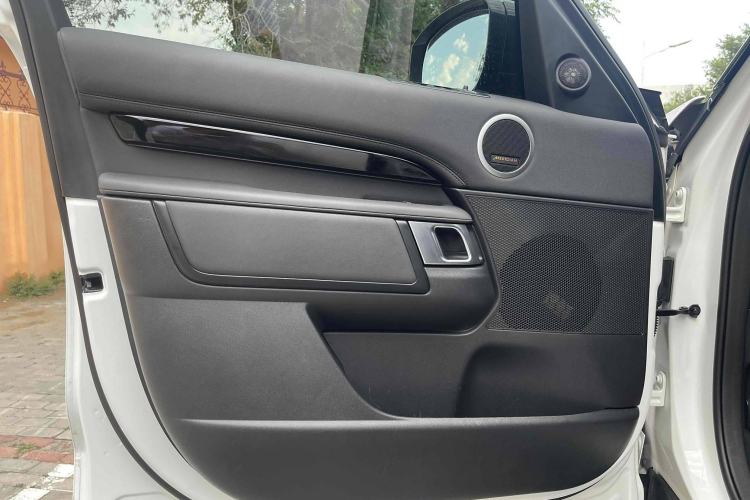 Used Land Rover Discovery 2024 360 PS S Audio And AC Panel