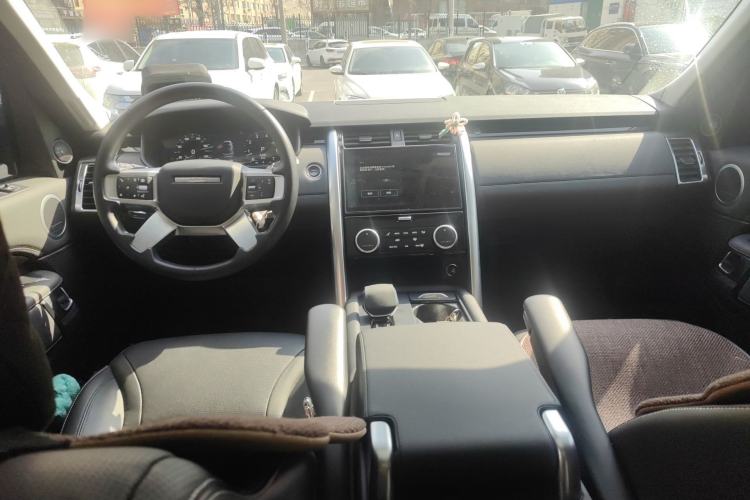 Used Land Rover Discovery 2024 360 PS S Center Console