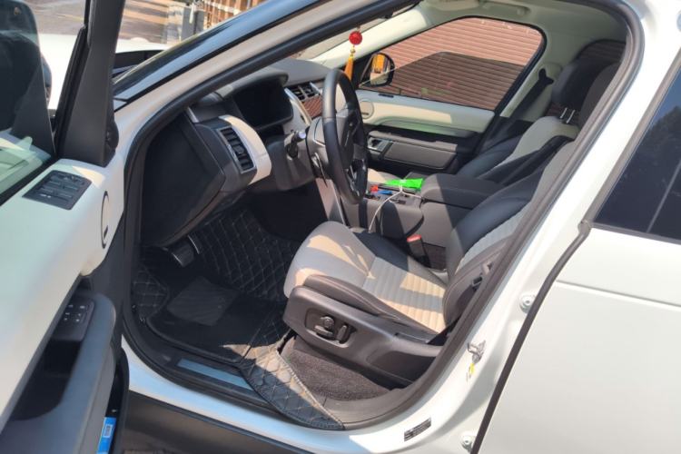 Used Land Rover Discovery 2024 360 PS Dynamic SE Driver Seat