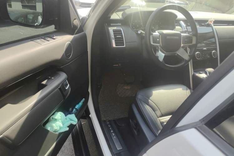 Used Land Rover Discovery 2024 360 PS S Driver Seat