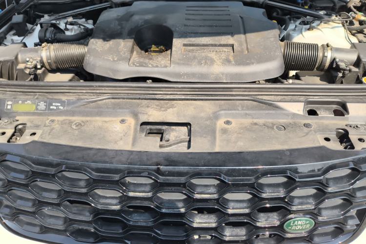 Used Land Rover Discovery 2024 360 PS Dynamic SE Engine Bay