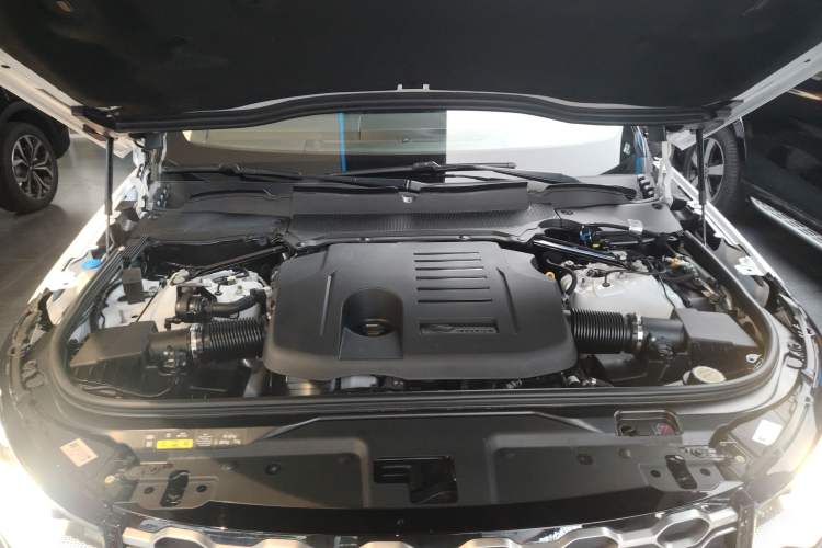 Used Land Rover Discovery 2024 360 PS S Engine Bay