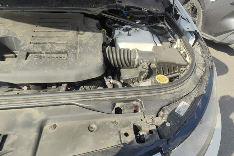 Used Land Rover Discovery 2024 360 PS S Engine Bay Left