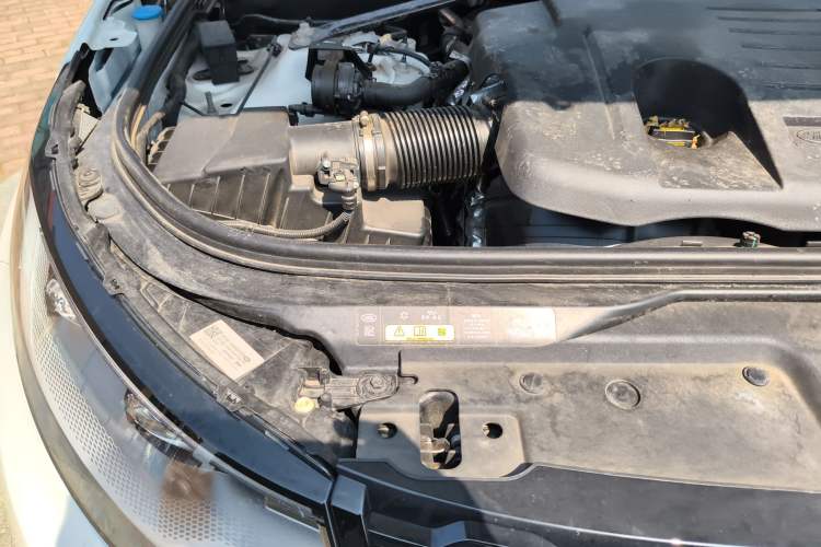 Used Land Rover Discovery 2024 360 PS Dynamic SE Engine Bay Right