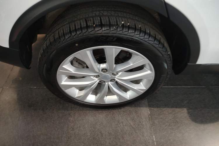 Used Land Rover Discovery 2024 360 PS S Exterior 8