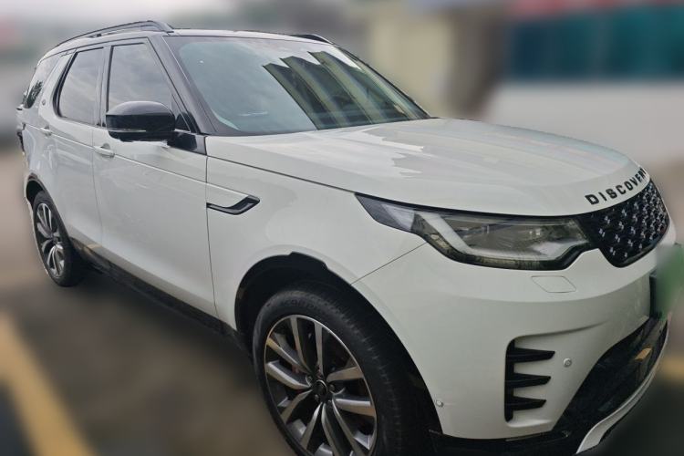 Used Land Rover Discovery 2024 360 PS Dynamic SE Front Right 45 Deg