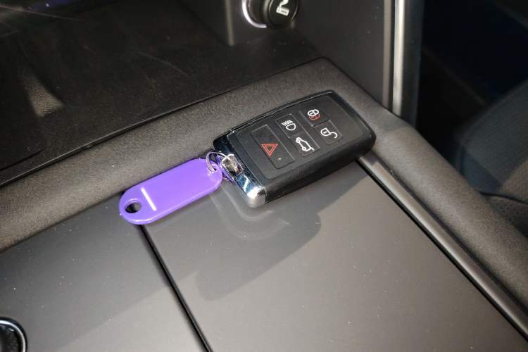 Used Land Rover Discovery 2024 360 PS S Interior 1