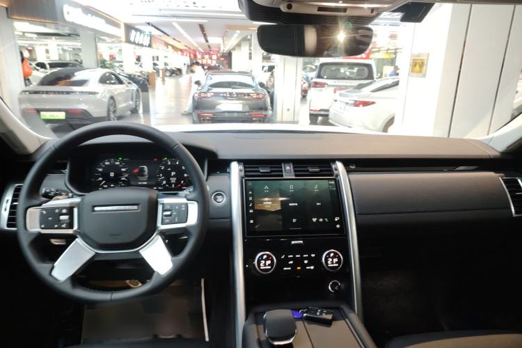 Used Land Rover Discovery 2024 360 PS S Interior 2