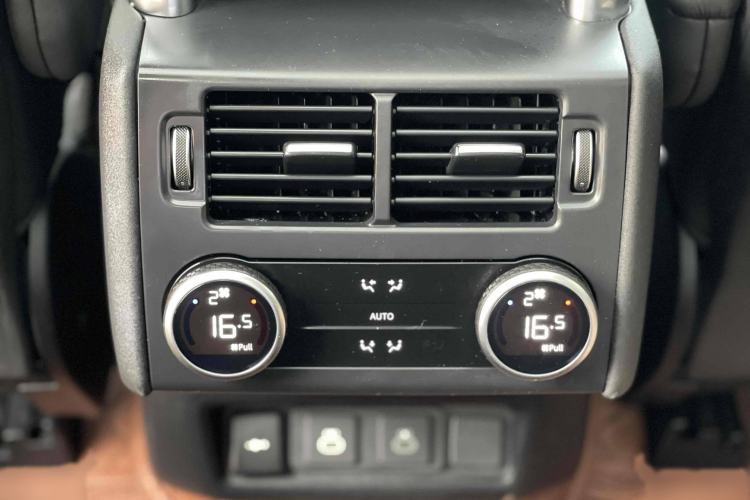 Used Land Rover Discovery 2024 360 PS S Interior 3