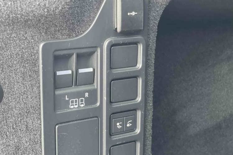 Used Land Rover Discovery 2024 360 PS S Interior 5