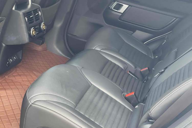 Used Land Rover Discovery 2024 360 PS S Interior 8