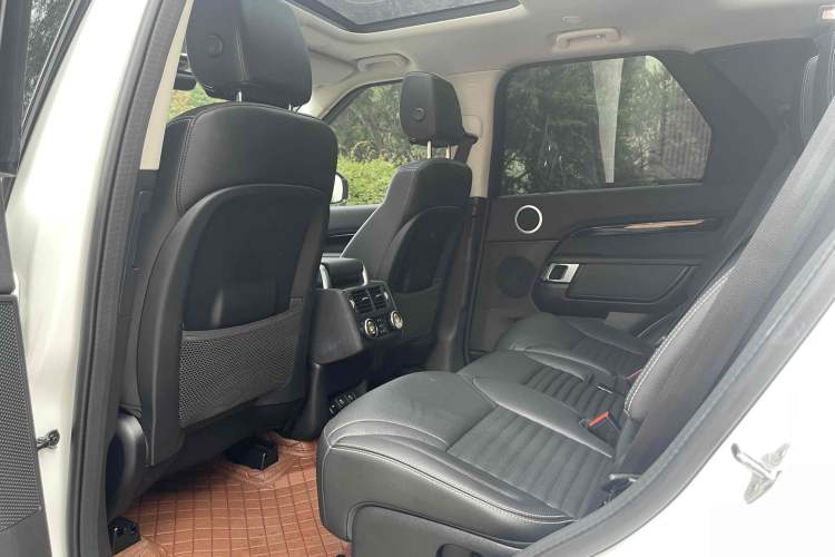 Used Land Rover Discovery 2024 360 PS S Interior 9