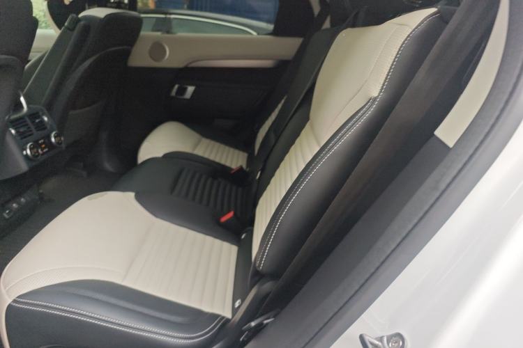 Used Land Rover Discovery 2024 360 PS Dynamic SE Left Rear Seat