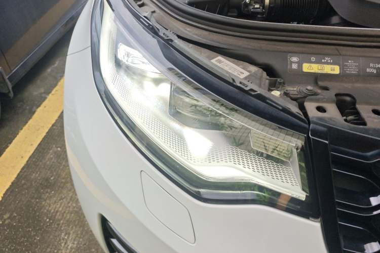 Used Land Rover Discovery 2024 360 PS Dynamic SE Right Front Headlight