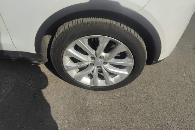 Used Land Rover Discovery 2024 360 PS S Right Front Wheel Hub