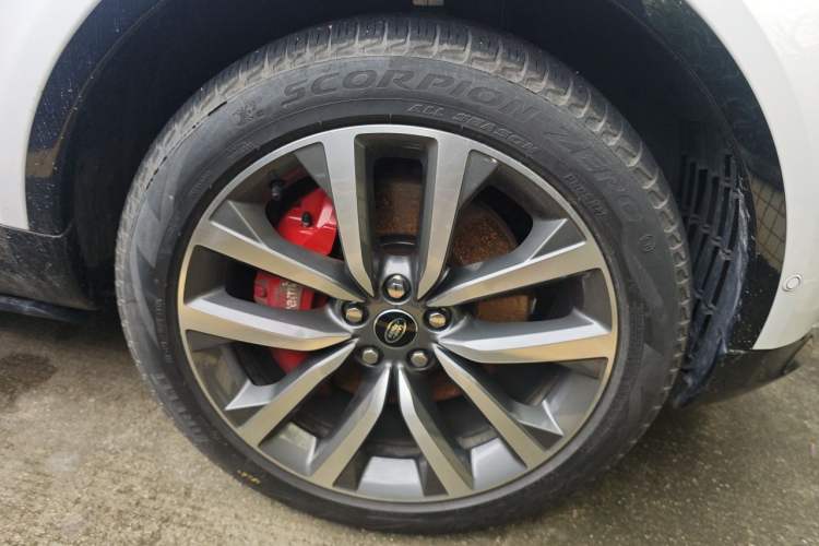 Used Land Rover Discovery 2024 360 PS Dynamic SE Right Front Wheel Hub