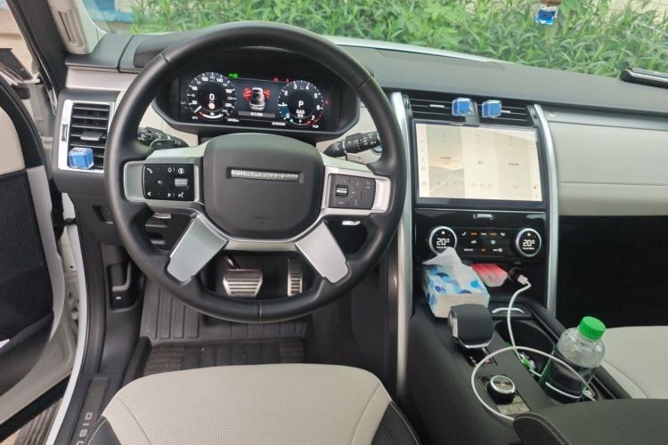 Used Land Rover Discovery 2024 360 PS Dynamic SE Steering Wheel