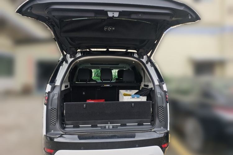 Used Land Rover Discovery 2024 360 PS Dynamic SE Trunk