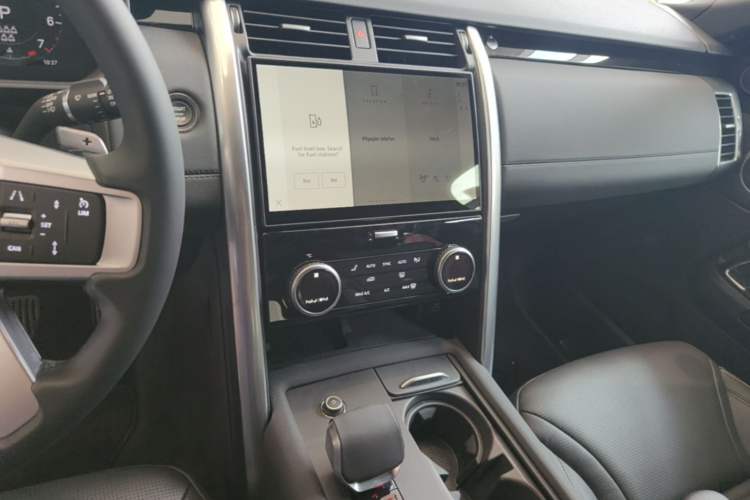 Used Land Rover Discovery 2025 360 PS S Audio And AC Panel