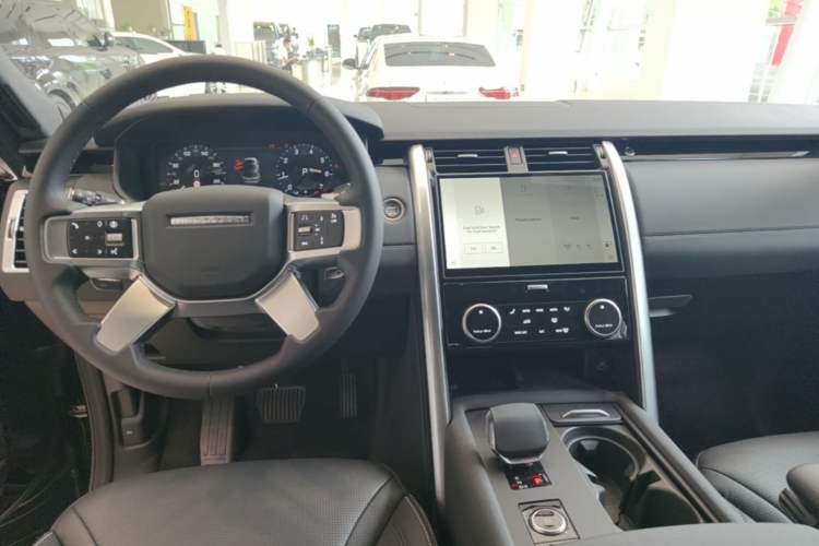 Used Land Rover Discovery 2025 360 PS S Center Console