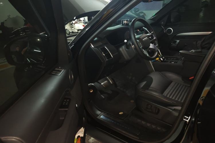 Used Land Rover Discovery 2025 360 PS Dynamic SE Driver Seat