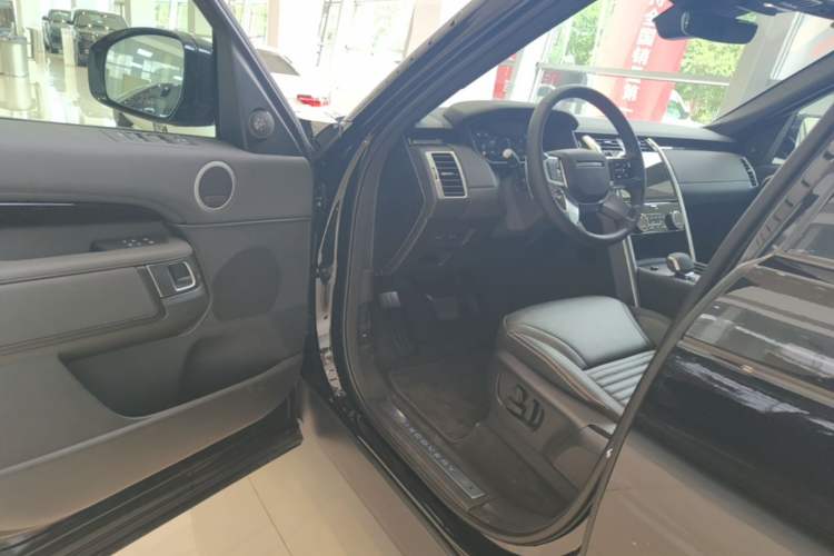 Used Land Rover Discovery 2025 360 PS S Driver Seat