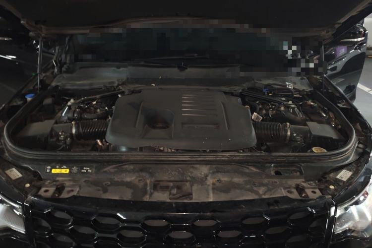 Used Land Rover Discovery 2025 360 PS Dynamic SE Engine Bay