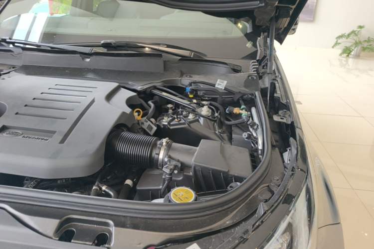 Used Land Rover Discovery 2025 360 PS S Engine Bay Left