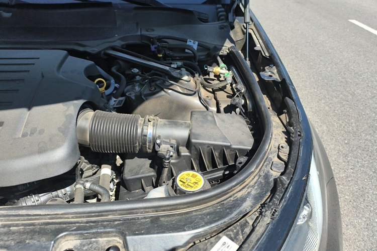 Used Land Rover Discovery 2025 360 PS Dynamic HSE Engine Bay Left