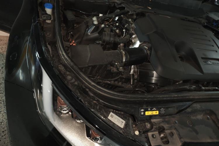 Used Land Rover Discovery 2025 360 PS Dynamic SE Engine Bay Right