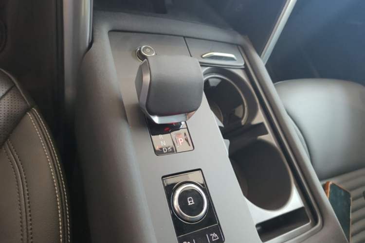 Used Land Rover Discovery 2025 360 PS S Gear Lever