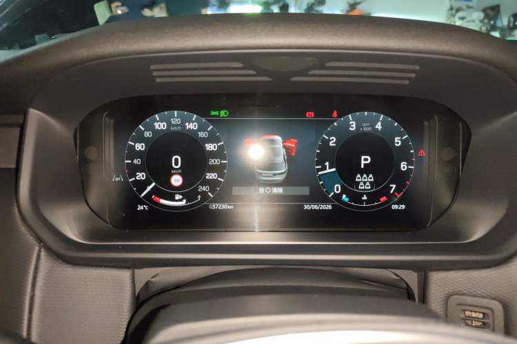 Used Land Rover Discovery 2025 360 PS Dynamic SE Instrument Cluster