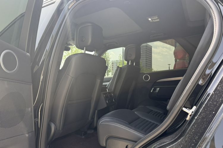 Used Land Rover Discovery 2025 360 PS Dynamic SE Interior 3