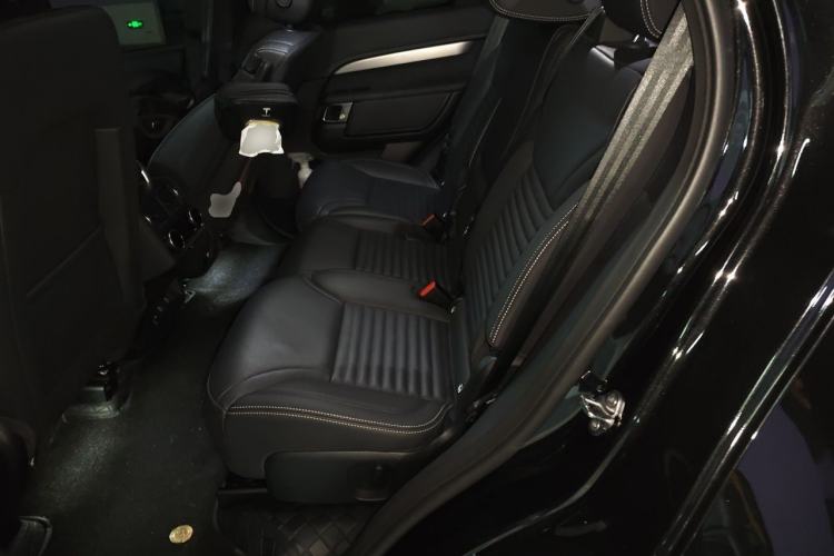 Used Land Rover Discovery 2025 360 PS Dynamic SE Left Rear Seat