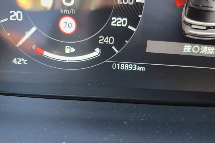 Used Land Rover Discovery 2025 360 PS Dynamic HSE Odometer Close Up