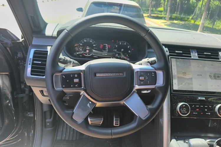 Used Land Rover Discovery 2025 360 PS Dynamic HSE Steering Wheel