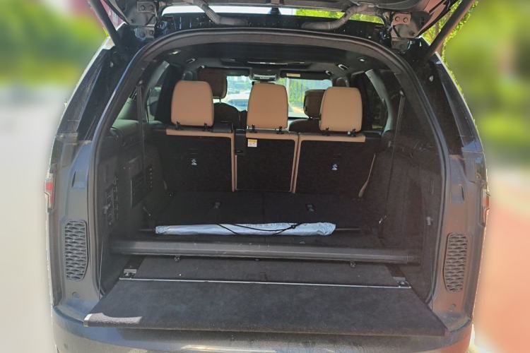 Used Land Rover Discovery 2025 360 PS Dynamic HSE Trunk