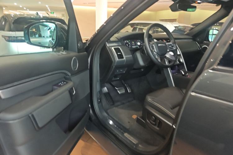 Used Land Rover Discovery 2025 360 PS Dynamic SE Driver Seat