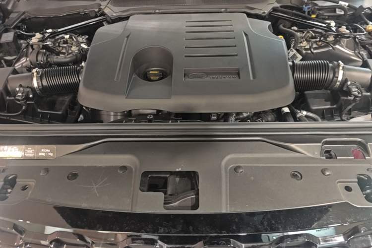 Used Land Rover Discovery 2025 360 PS Dynamic SE Engine Bay