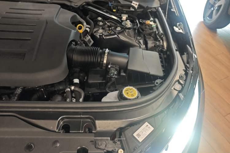Used Land Rover Discovery 2025 360 PS Dynamic SE Engine Bay Left