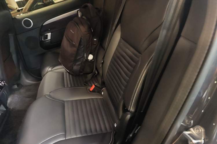 Used Land Rover Discovery 2025 360 PS Dynamic SE Left Rear Seat