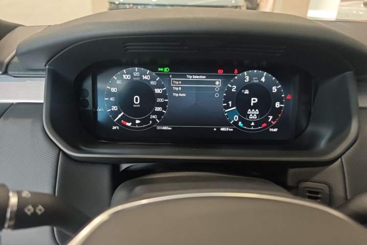Used Land Rover Discovery 2025 360 PS Dynamic SE Odometer Close Up