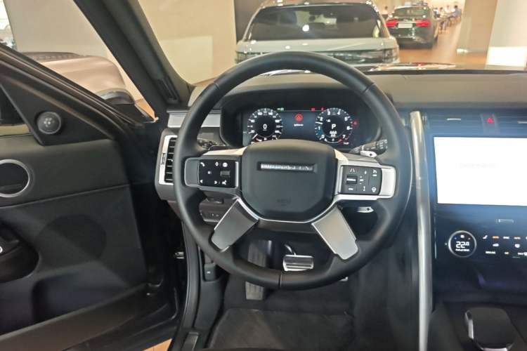 Used Land Rover Discovery 2025 360 PS Dynamic SE Steering Wheel
