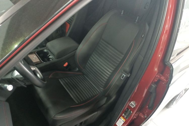 Used Land Rover Discovery Sport 2020 249 PS R-Dynamic Performance Tech Edition 7 Seats Interior 2