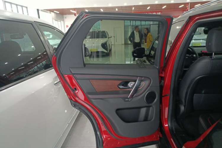 Used Land Rover Discovery Sport 2020 249 PS R-Dynamic Performance Tech Edition 7 Seats Interior 4