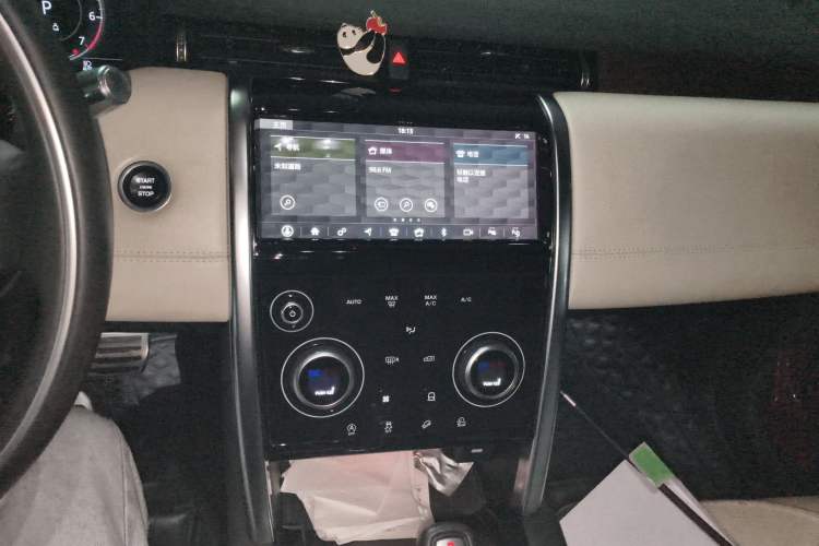 Used Land Rover Discovery Sport 2021 249 PS R-Dynamic HSE Luxury Custom Edition Audio And AC Panel