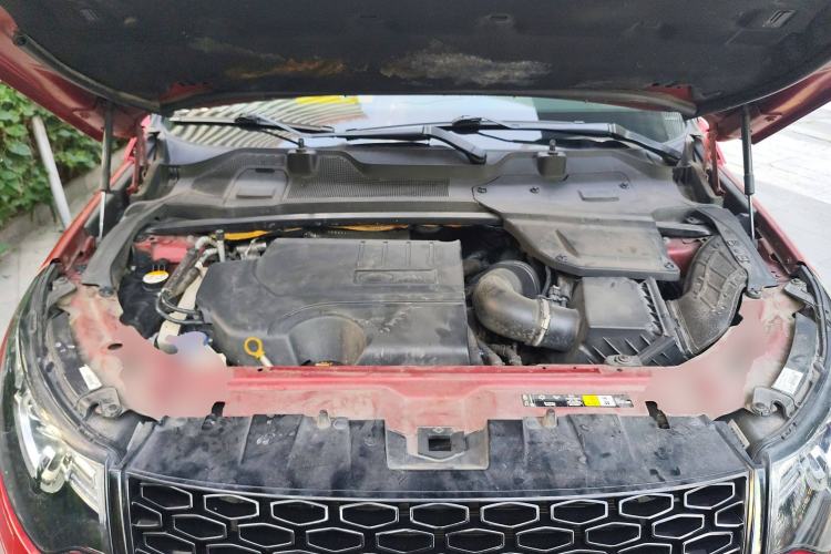 Used Land Rover Discovery Sport 2019 240 PS SE Dynamic Version China VI Standard Engine Bay