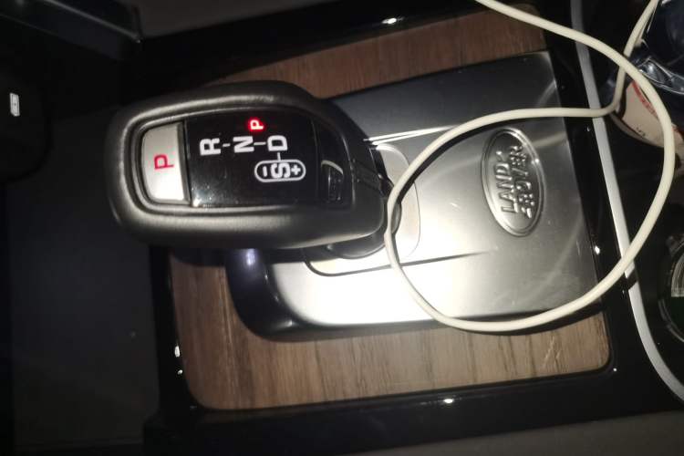 Used Land Rover Discovery Sport 2020 249 PS R-Dynamic Performance Edition Gear Lever
